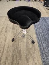 Load image into Gallery viewer, Tama HT550CN Hydraulic Drum Throne Used
