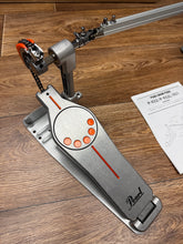 Load image into Gallery viewer, Pearl P-932 Demonator Double Kick Pedal Used Excellent Condition - Edrumcenter
