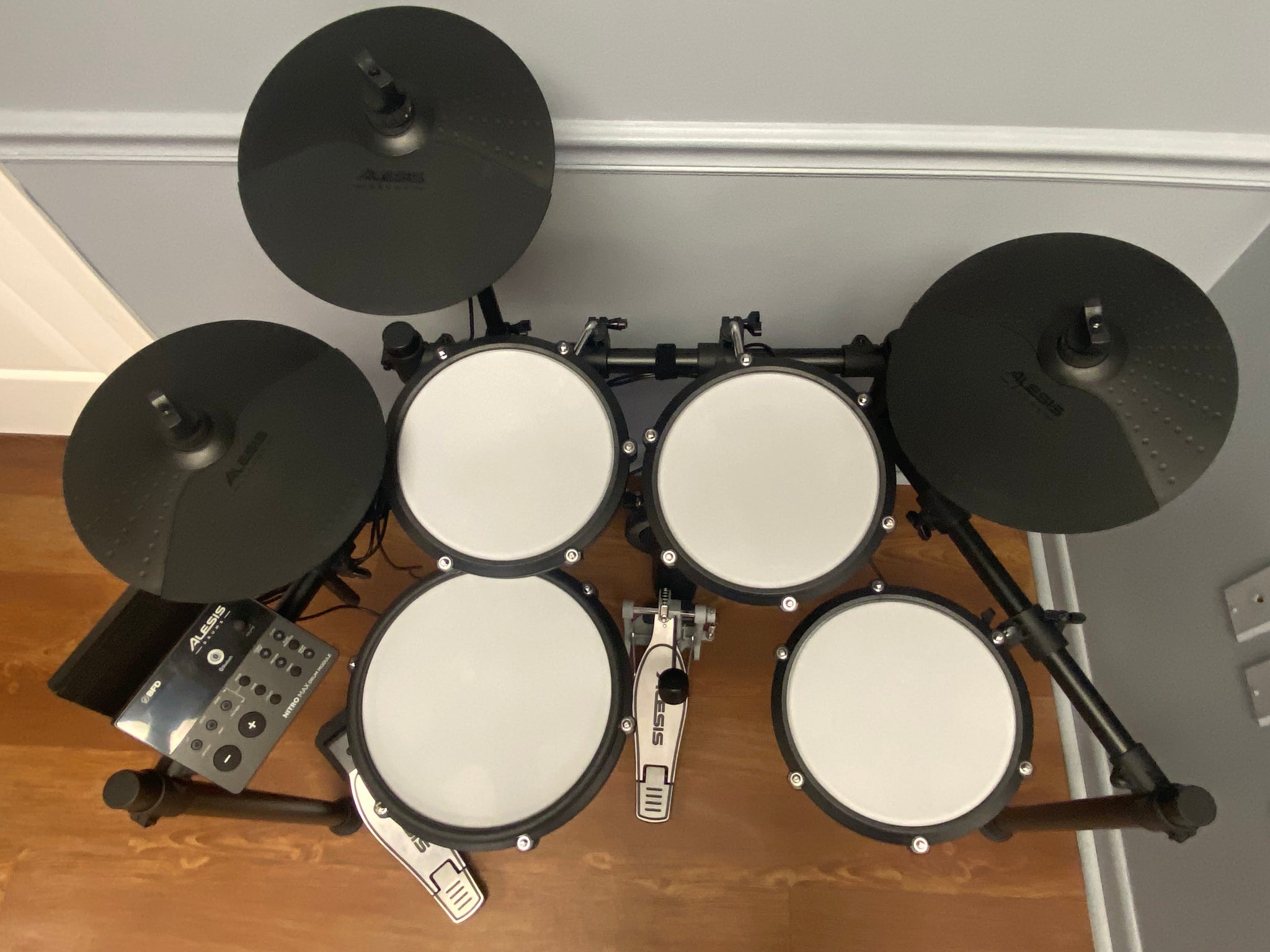 alesis nitro max double pedal Alesis Nitro Max Electronic Drum Set - Used Excellent