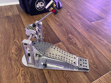 Load image into Gallery viewer, Drum Workshop Machined Drive Single Pedal w/ Chain Drive - DWCPMCD ( Used by Thomas Lang )
